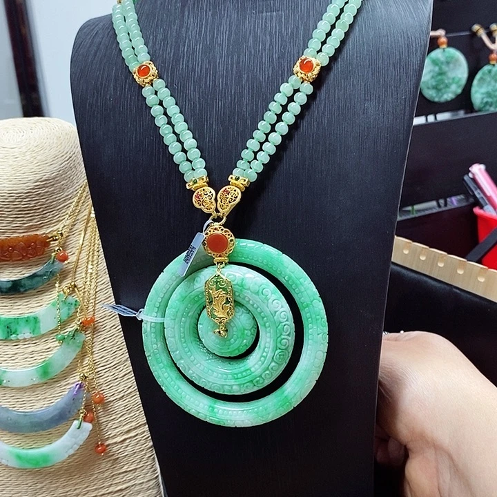 翡翠颈饰未镶嵌吊坠