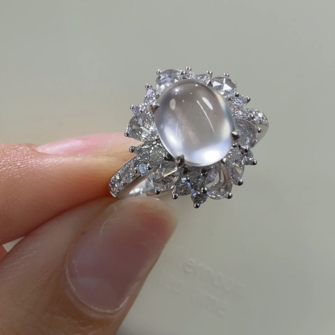 翡翠18K金镶嵌颈饰玻璃蛋