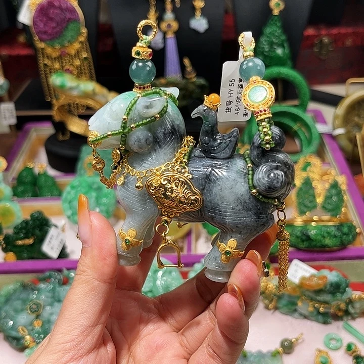 【闪购商品】翡翠吊坠(赠链)未镶嵌骏马