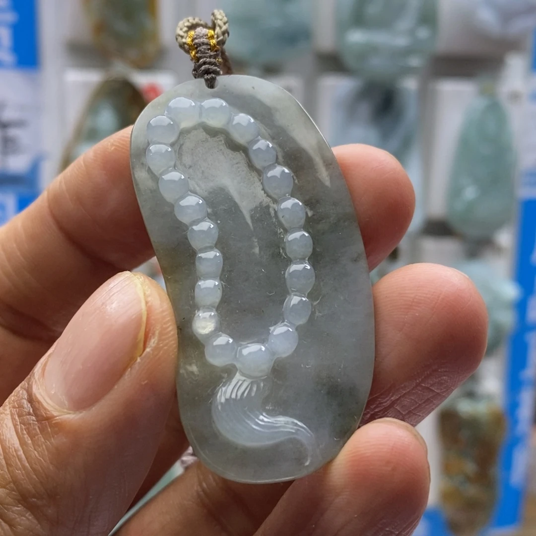 翡翠颈饰未镶嵌佛