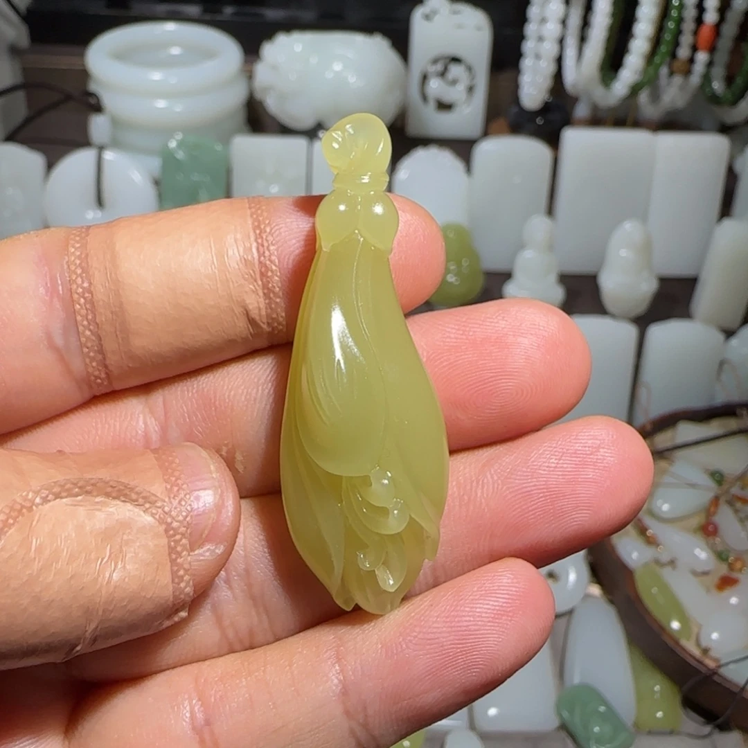 自***然和田玉未镶嵌颈饰