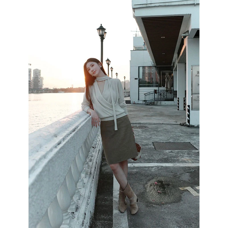 秋季设计感通勤风修身显瘦薄款长袖上衣气质时尚收腰a字半身裙女