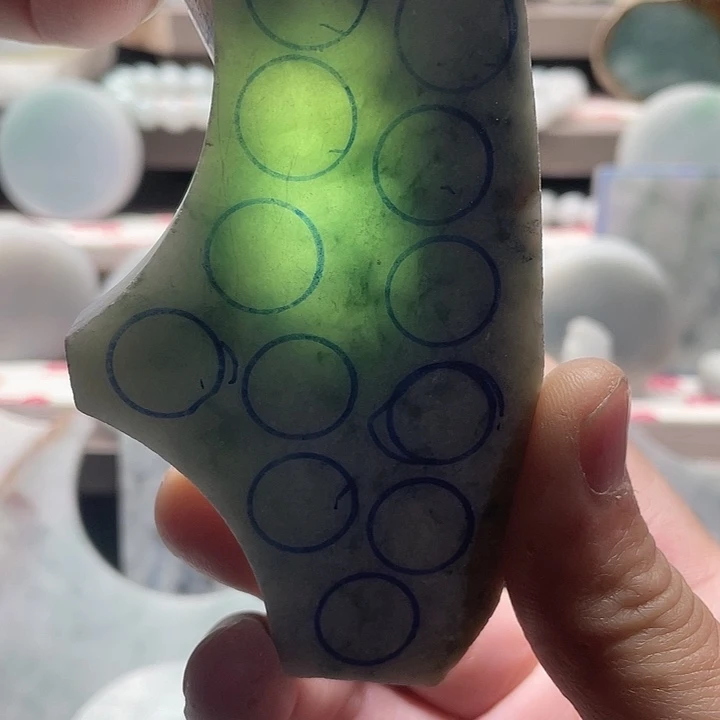 翡翠未镶嵌颈饰翡翠片料