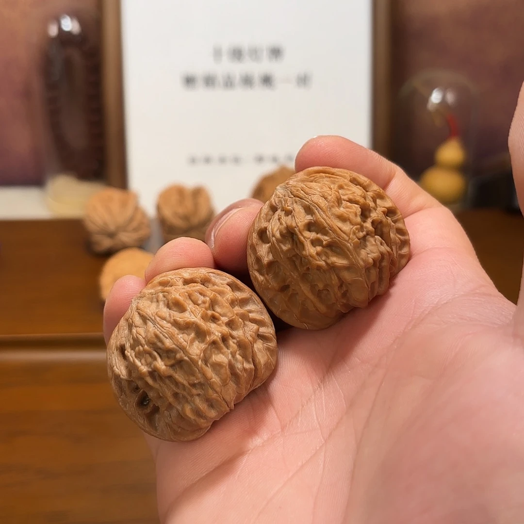 文玩核桃吊坠全品山地红皮磨盘40