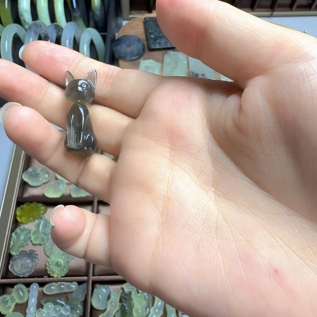 羊***.未镶嵌蛇纹石玉颈饰