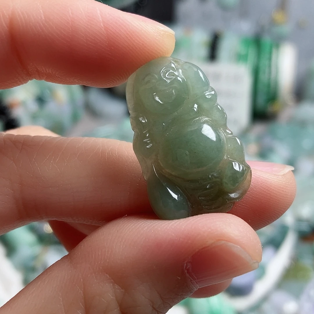 翡翠颈饰未镶嵌佛