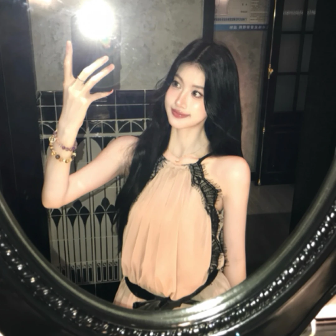 YUWAN「微醺时刻」蕾丝拼接挂脖连衣裙气质御姐花苞裙纯欲超短裙