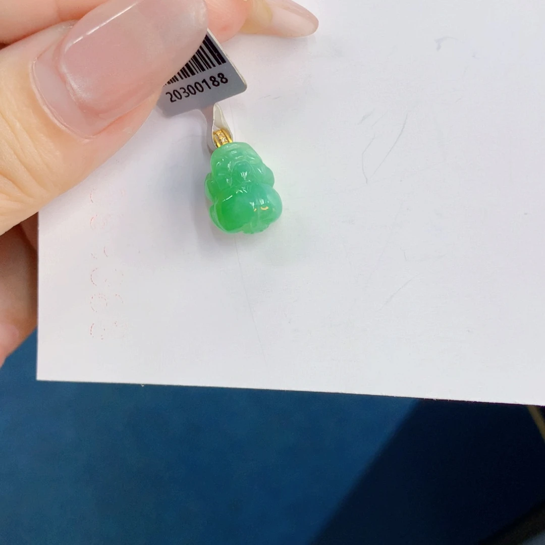 翡翠18K金镶嵌颈饰翡翠