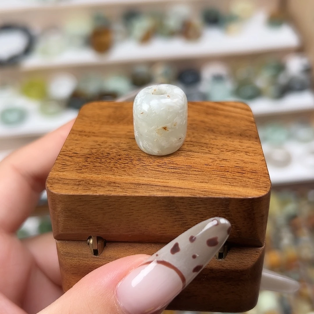 蛇纹石玉未镶嵌颈饰金霜花微瑕