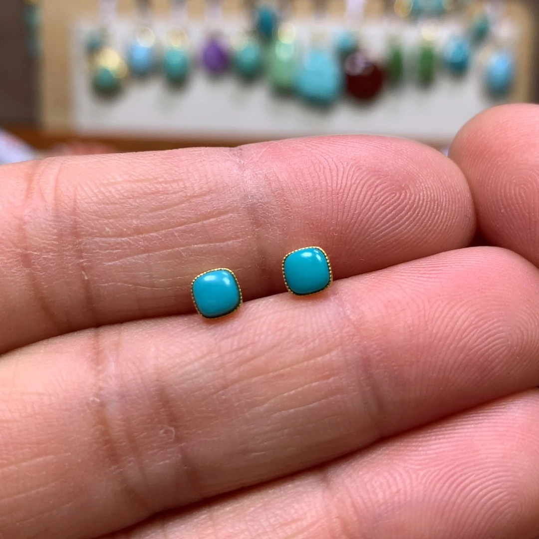 绿松石18K金镶嵌耳钉