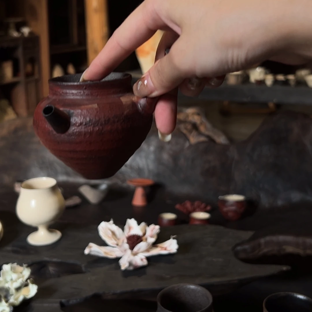 瓷片陶瓷。      陶瓷。