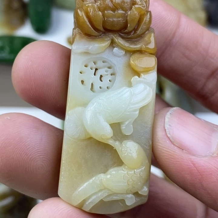 和田玉（糖玉）未镶嵌颈饰