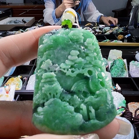 颈饰未镶嵌翡翠一个