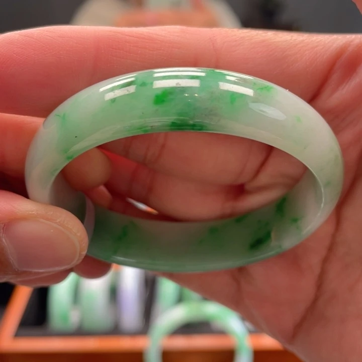 翡翠未镶嵌手镯（贵妃镯）缅甸翡翠