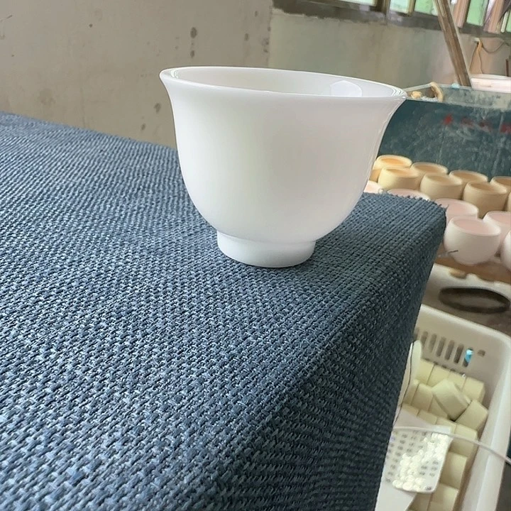 冰种纯白铃铛杯容量约50毫升