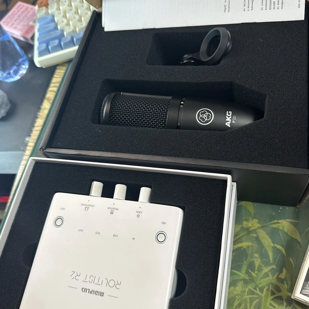 99新  爱科技p120和迷笛r2套装，送支架，耳机