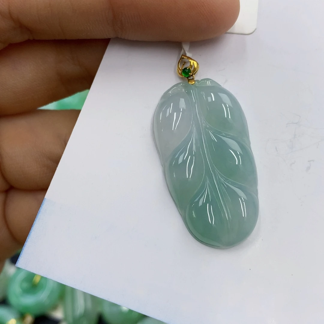 翡翠18K金镶嵌颈饰翡翠