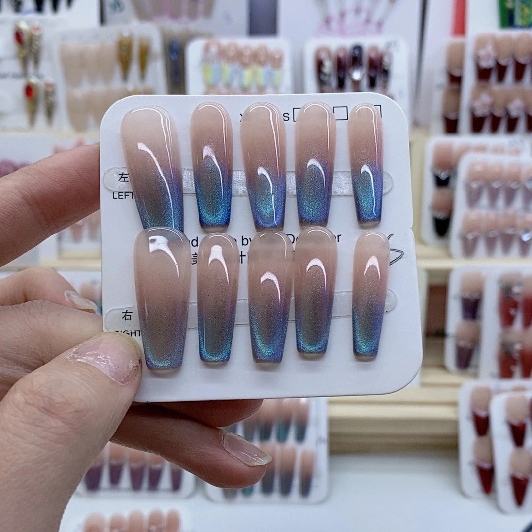 【致己】腮红变色龙微笑猫眼穿戴甲渐变蓝色冰透中长款