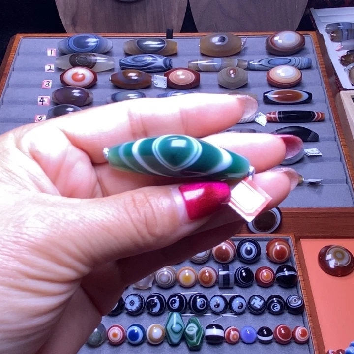 李***8玛瑙/玉髓未镶嵌颈饰