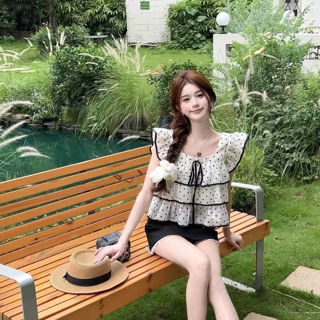 【甜心波波】方领荷叶边波点显瘦甜美上衣百搭黑色高腰裤裙两件套