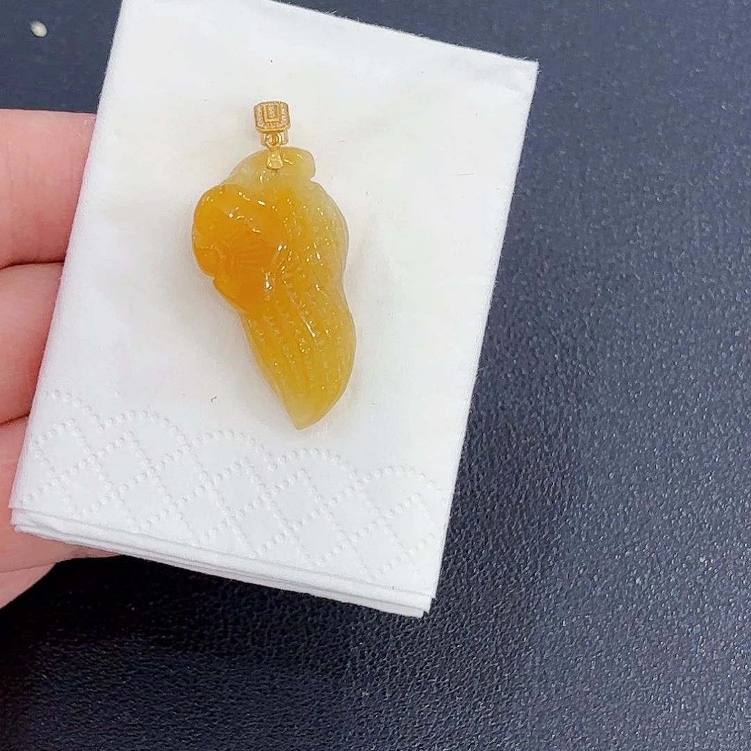 翡翠18K金镶嵌颈饰精品•花生吊坠