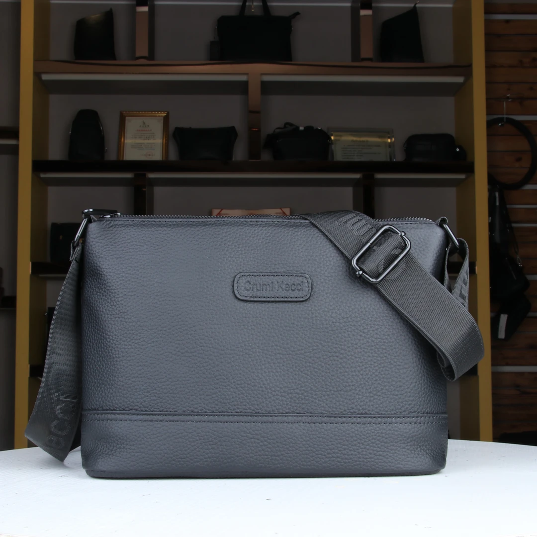 新款多隔层大容量真牛皮三拉链男士通勤单肩包115