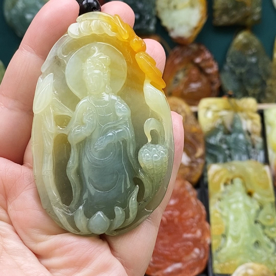 蛇纹石玉未镶嵌颈饰三色观音