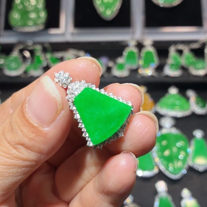 翡翠18K金镶嵌吊坠(不含链)翡翠