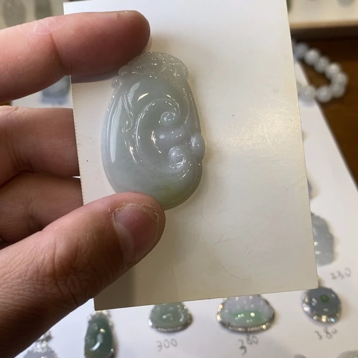翡翠未镶嵌颈饰吊坠