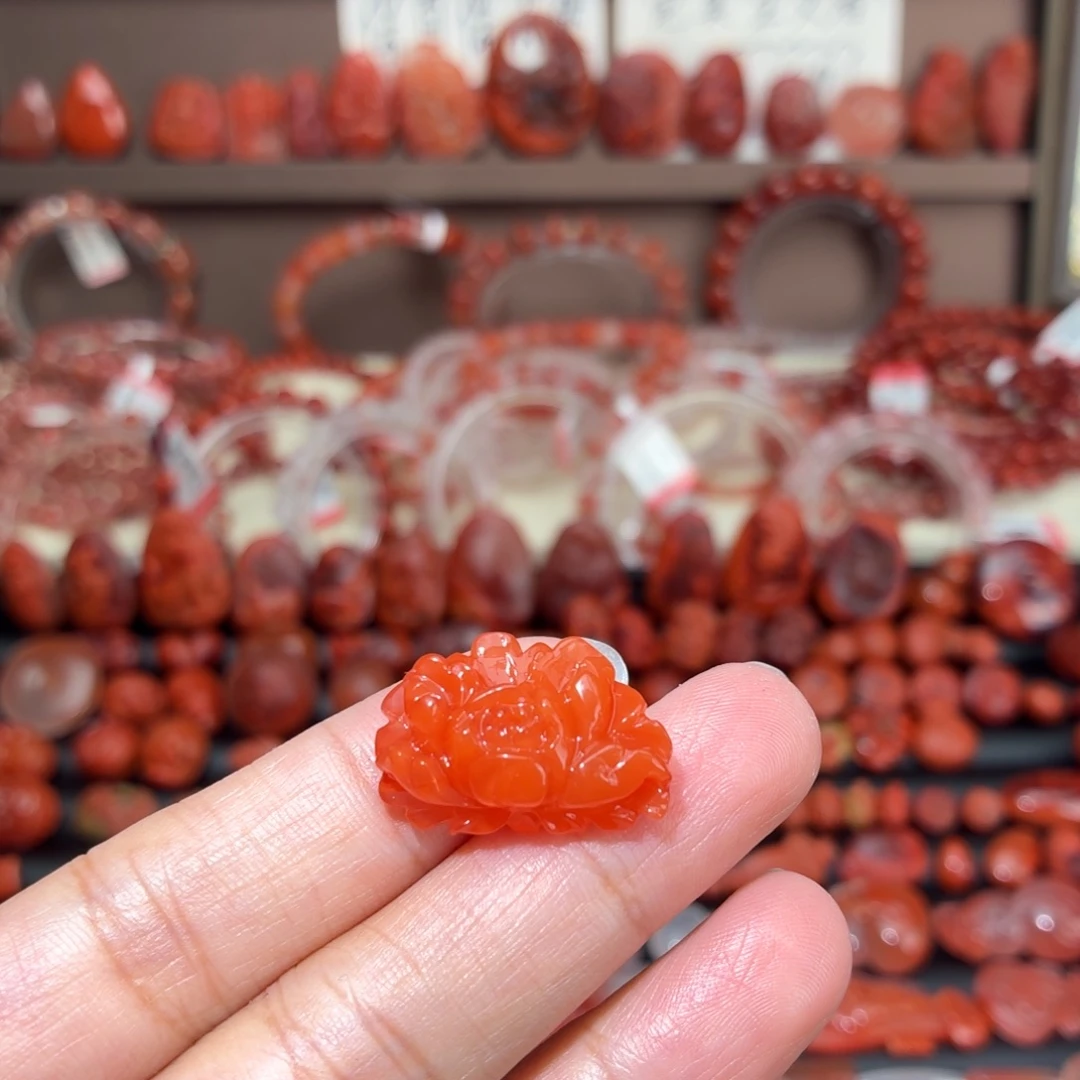 南红玛瑙未镶嵌颈饰牡丹花