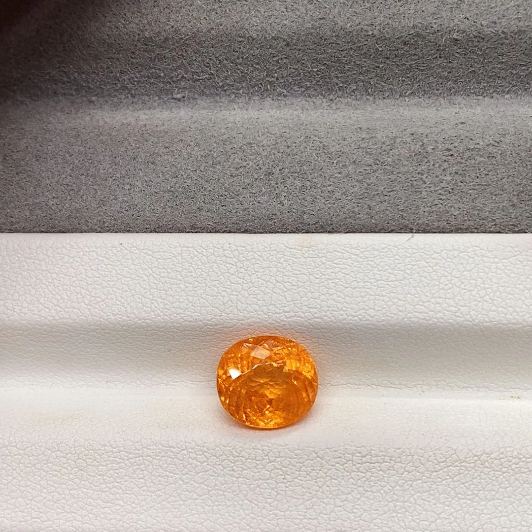 裸石石榴石（芬达石）未镶嵌4.8克拉天然芬达石