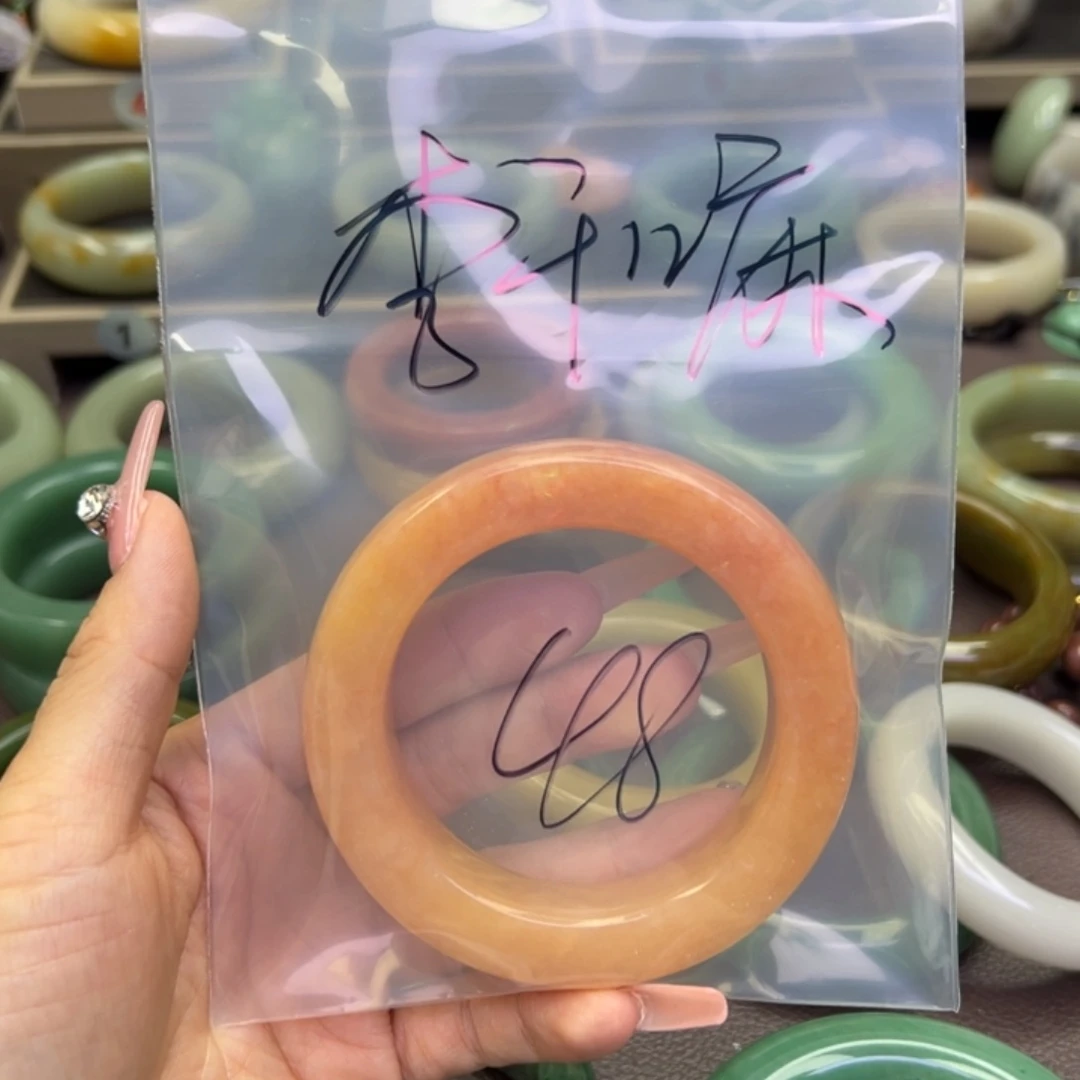 未镶嵌手镯石英岩玉李**❓