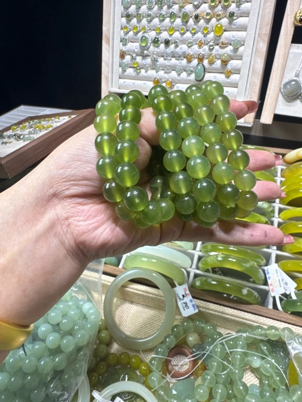岫玉纯绿手串卡12一串16颗