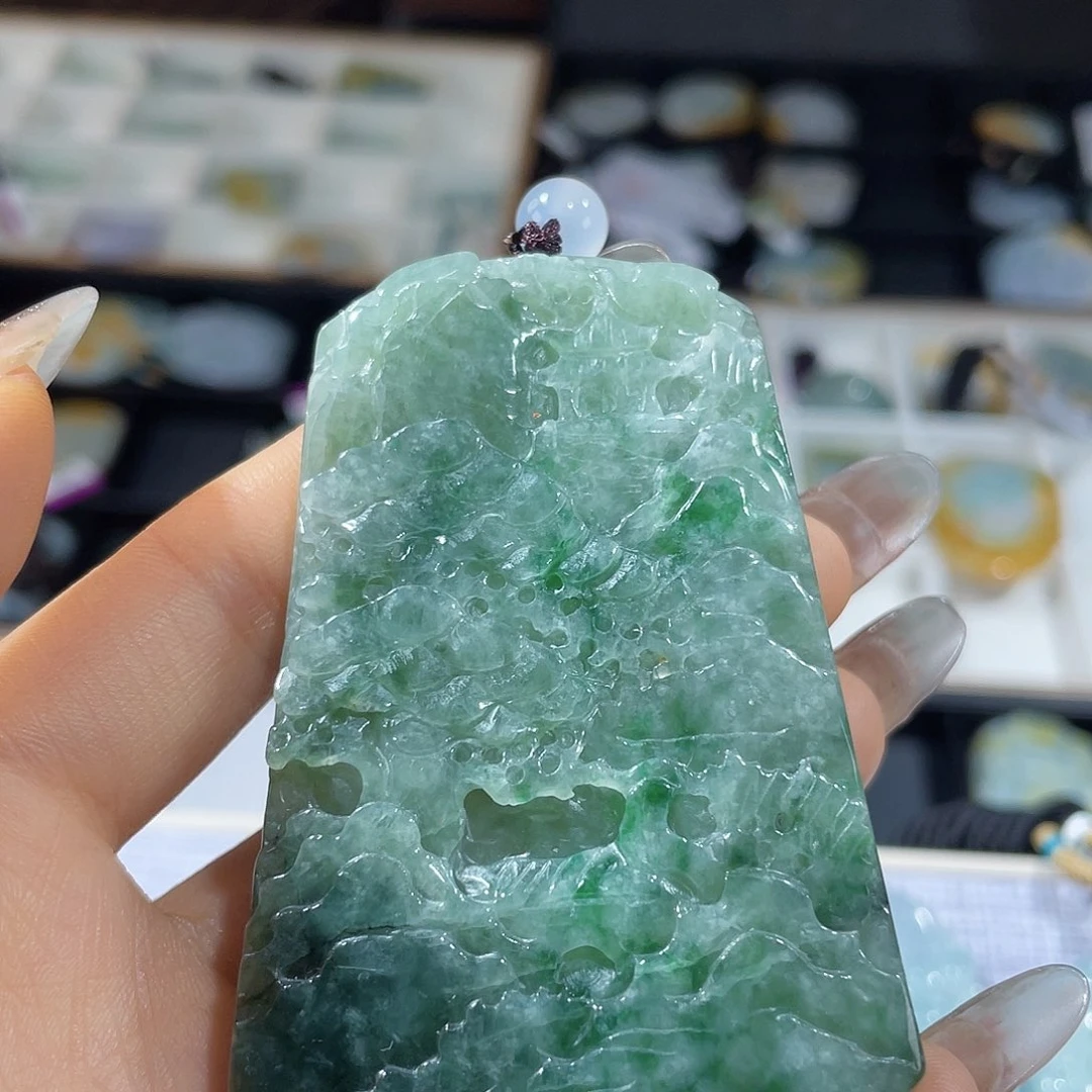 翡翠未镶嵌颈饰一