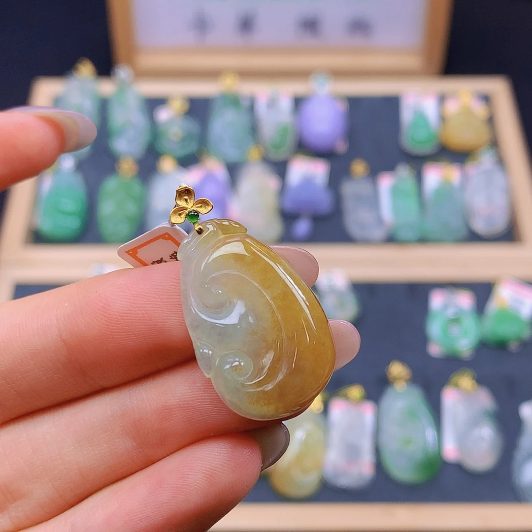 翡翠18K金镶嵌颈饰翡翠