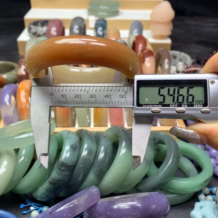 未镶嵌手镯石英质玉