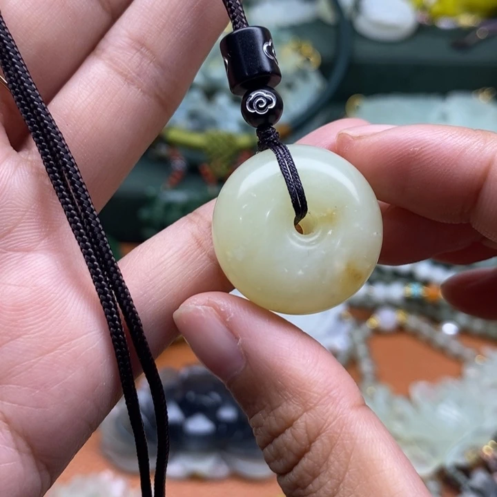 蛇纹石玉未镶嵌吊坠