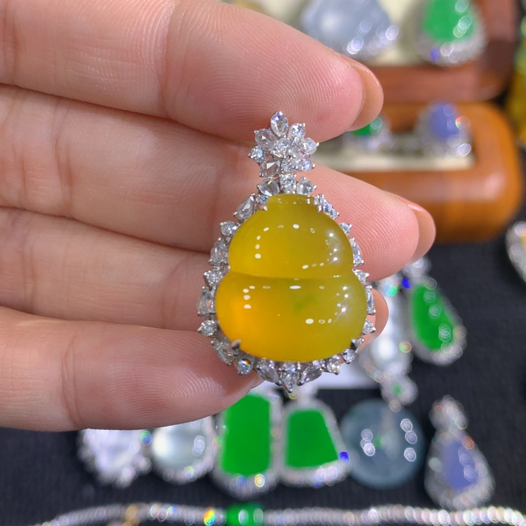 翡翠18K金镶嵌颈饰