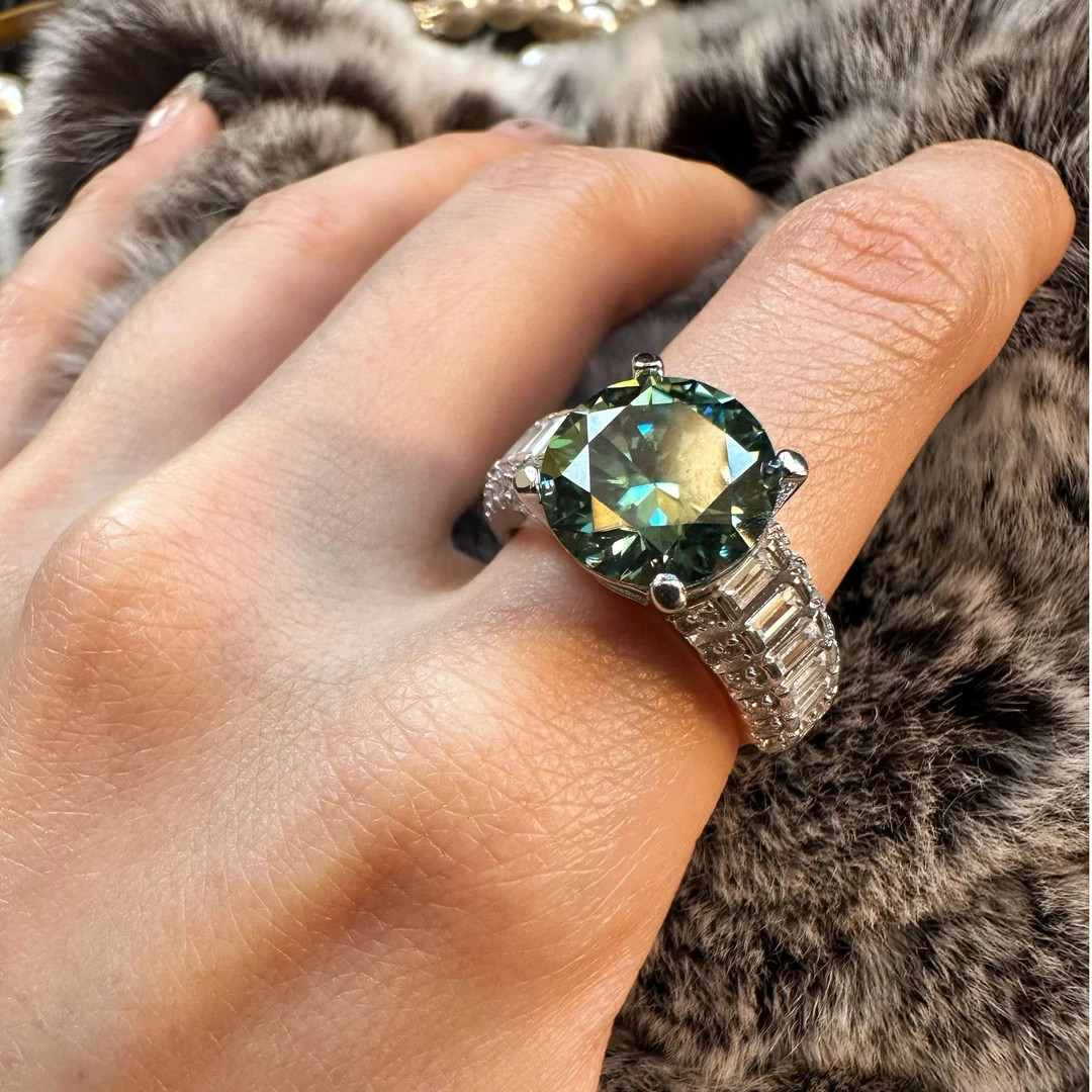 925银莫桑石戒指 轻奢欧美豪门925银莫桑五克拉戒指