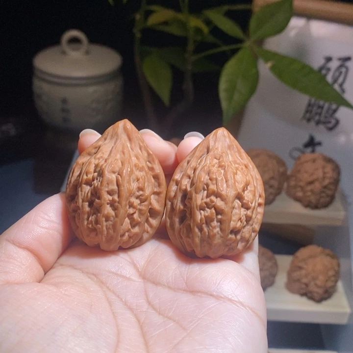 文玩核桃吊坠天眼鸡心