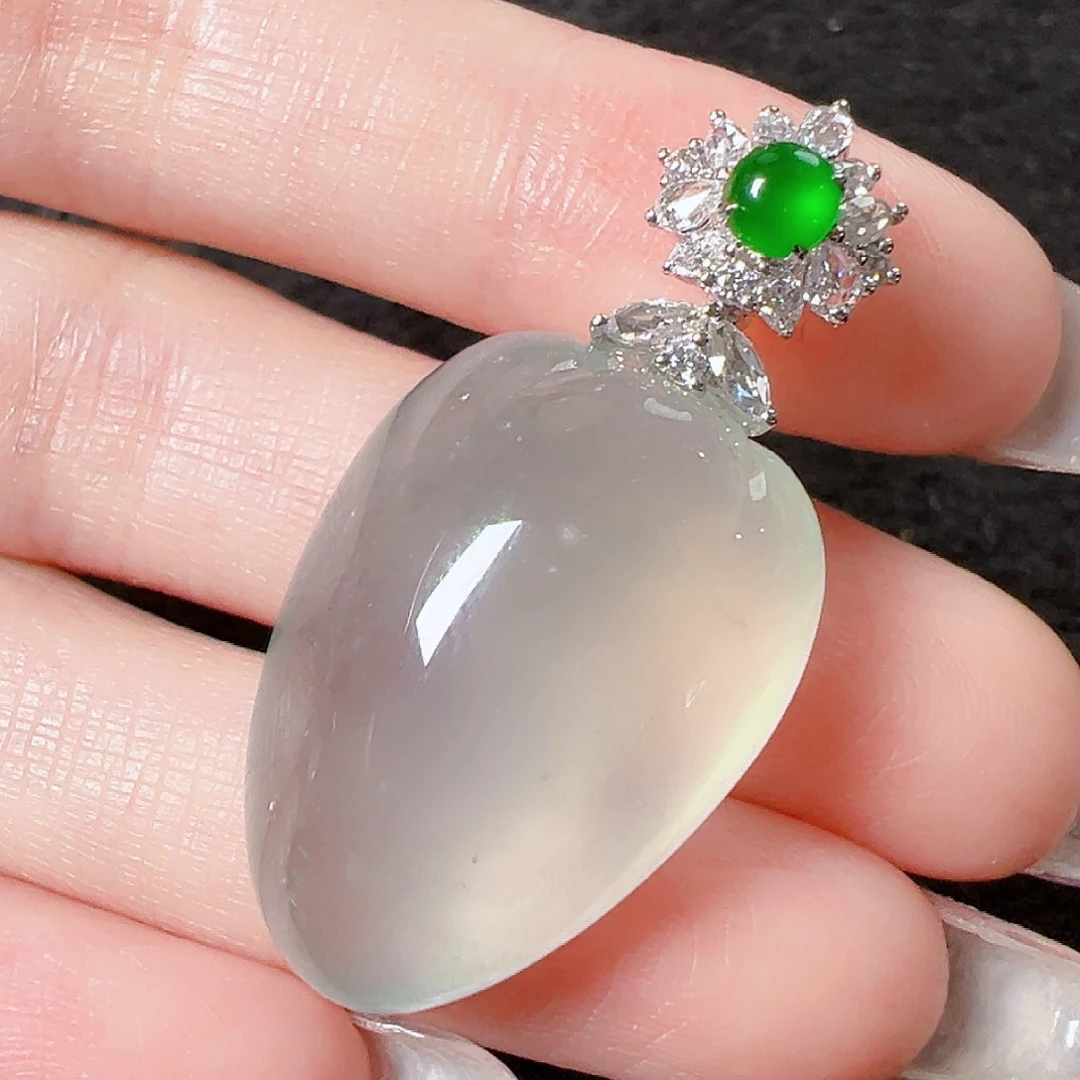 翡翠18K金镶嵌颈饰签收后24小时鉴赏期，过时不退