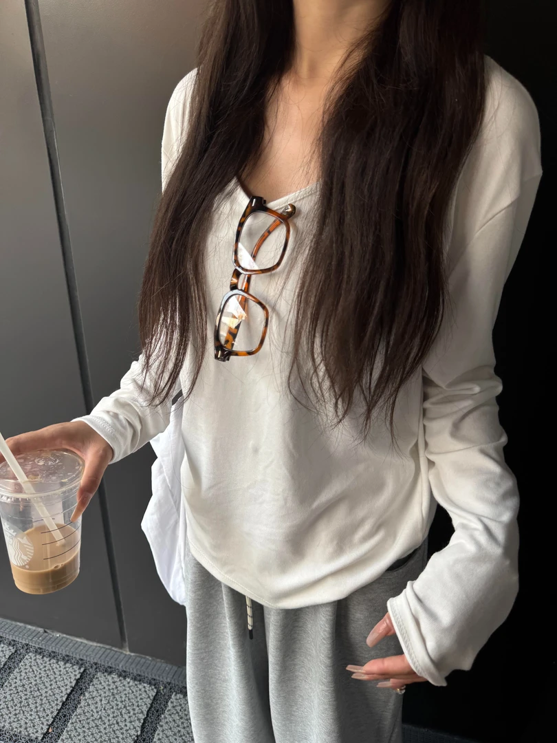 极简白v领长袖T恤女2025秋冬磨毛新款慵懒风宽松显瘦百搭打底上衣