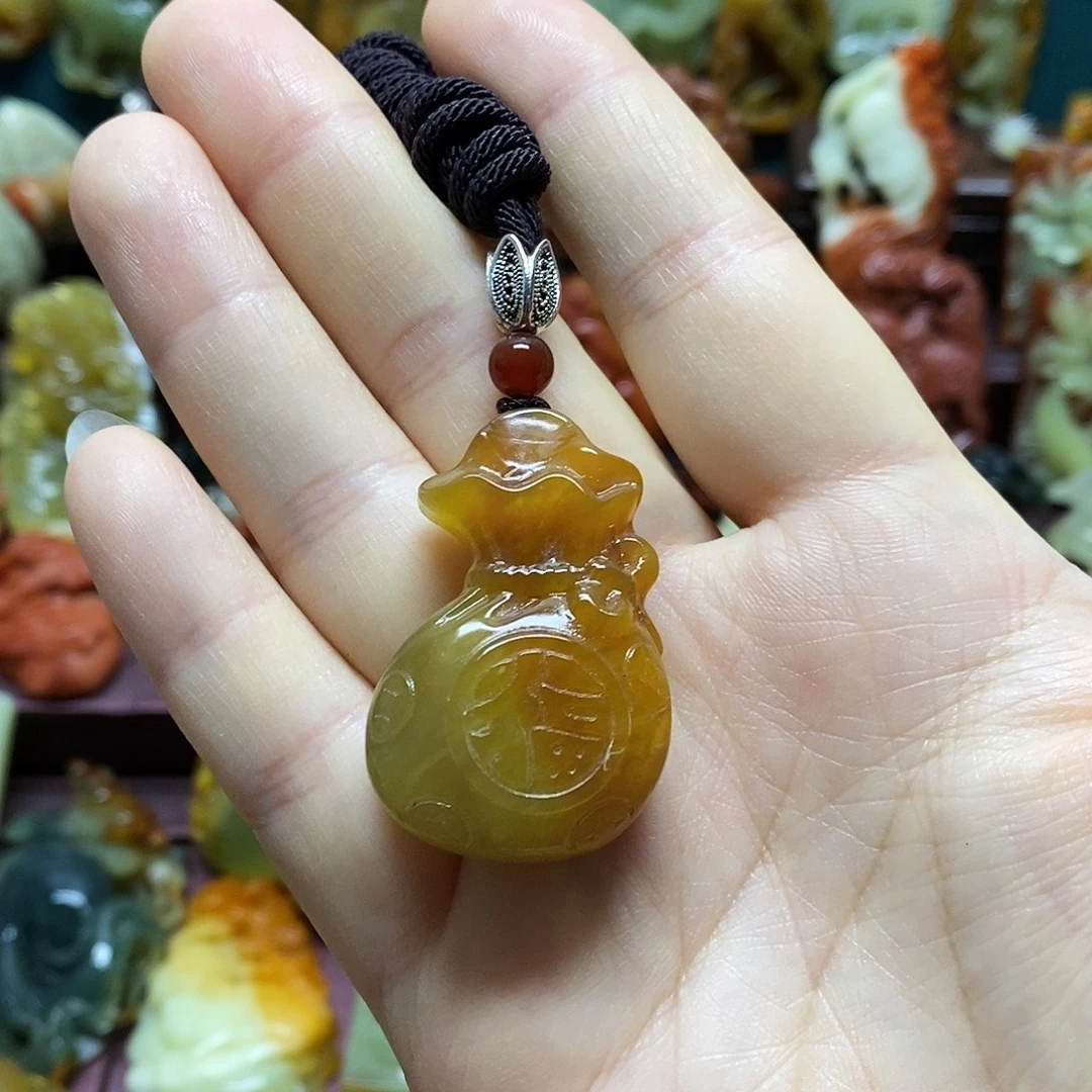 岫玉未镶嵌吊坠(赠链)