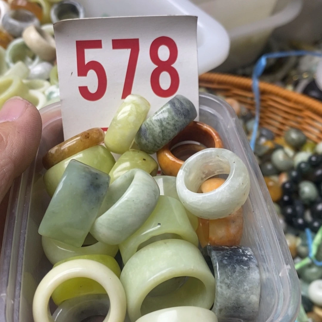 蛇纹石玉挂坠未镶嵌