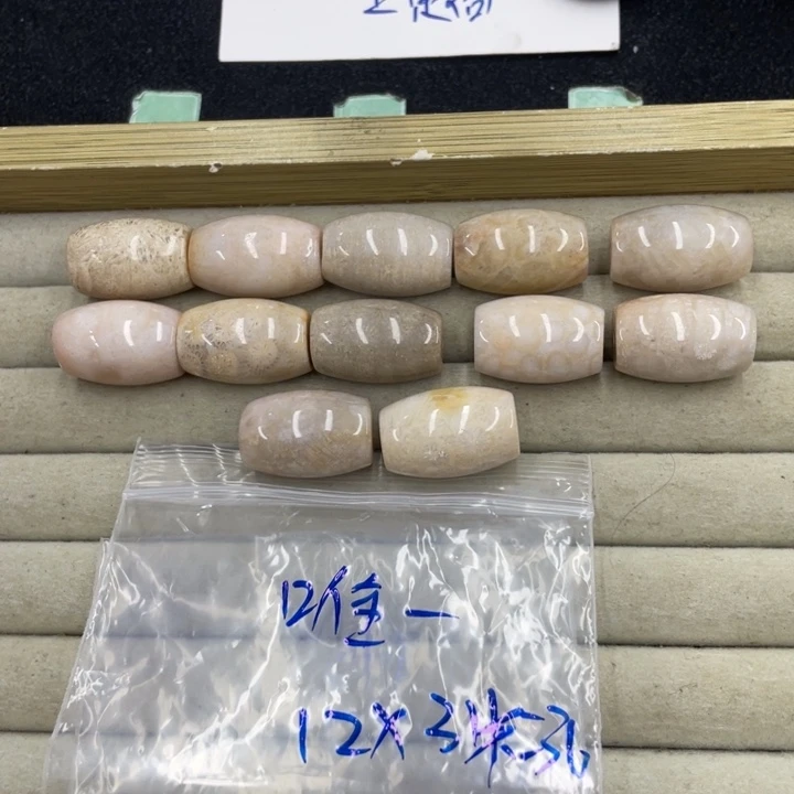 唯***一颈饰合金硅化珊瑚（珊瑚玉）