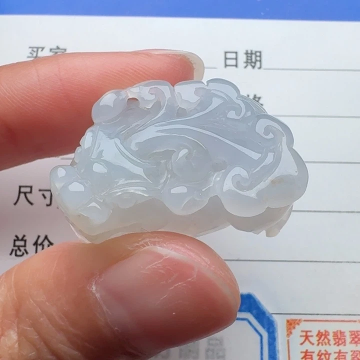 翡翠未镶嵌颈饰貔貅