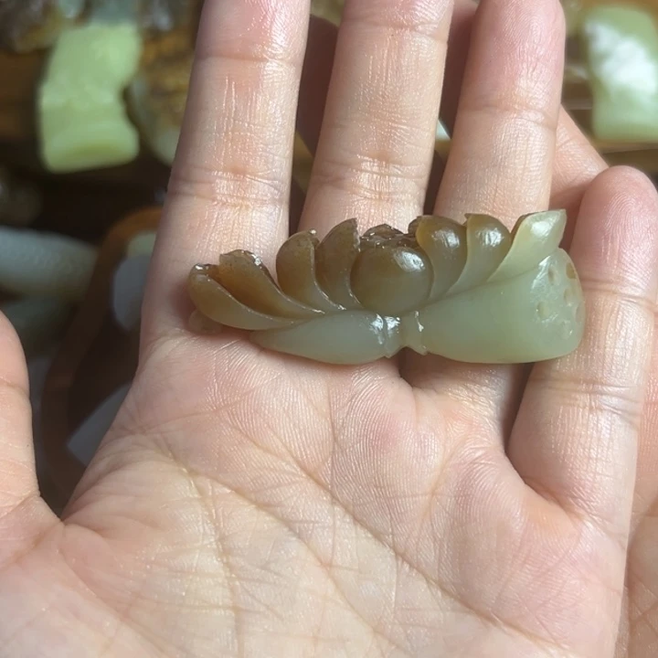 颈饰未镶嵌和田玉浅**深