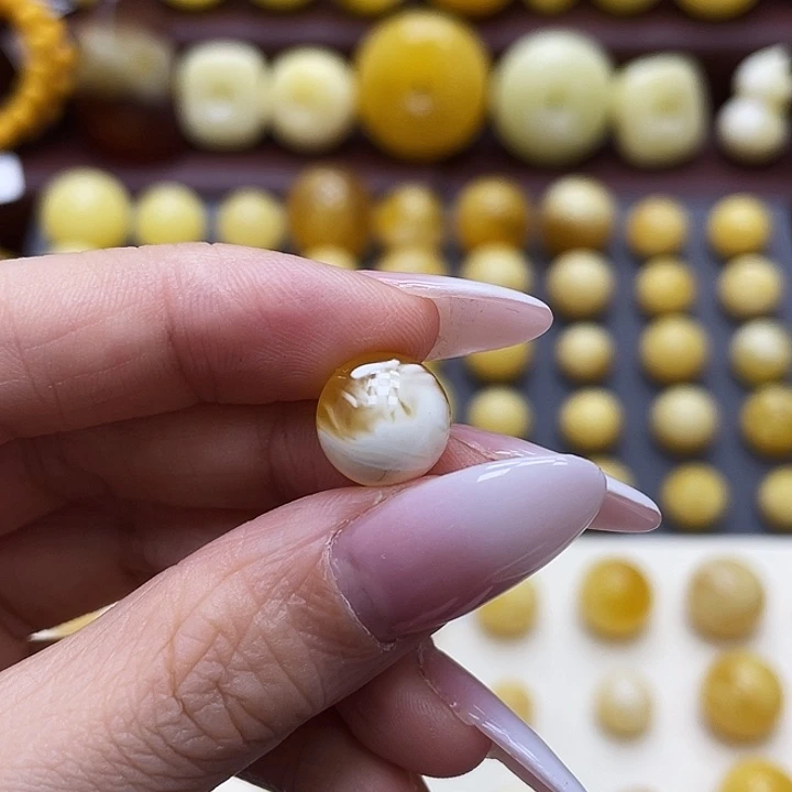 琥珀未镶嵌裸石10.9mm微瑕