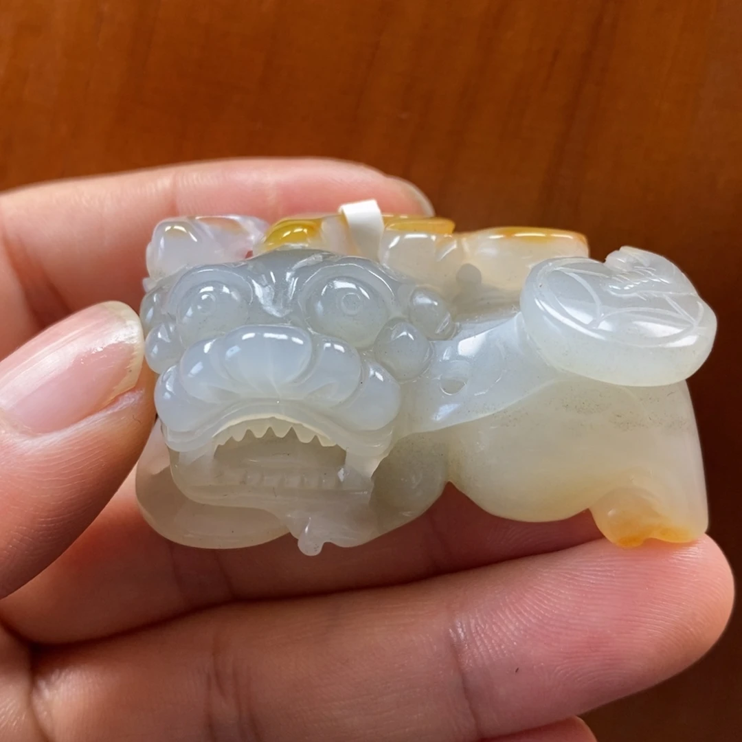 未镶嵌石英质玉（黄龙玉）颈饰