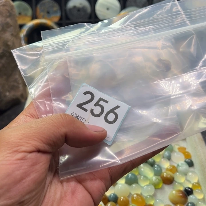 蛇纹石玉未镶嵌珠宝奇石-**-